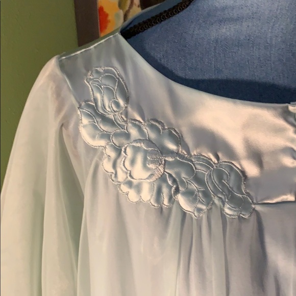 Light Blue Vintage Robe - Picture 2 of 5